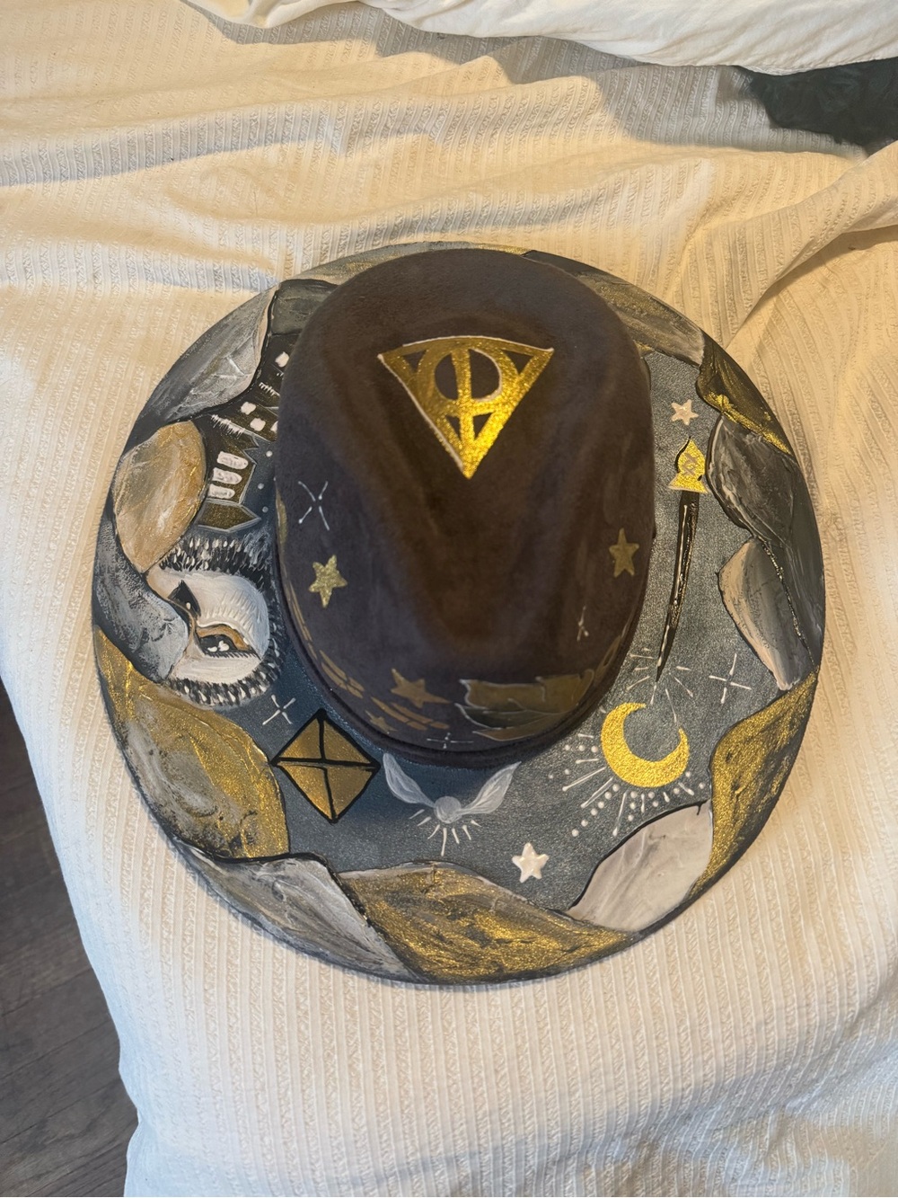 Hand-Painted hogwarts Hat in Black & Gold